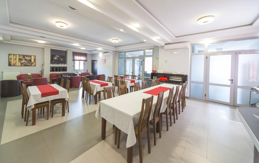 Hotel Piramida Podgorica Esterno foto